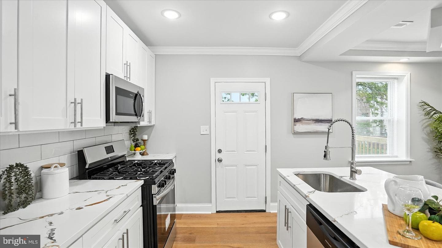 4703 Post Road photo 15
