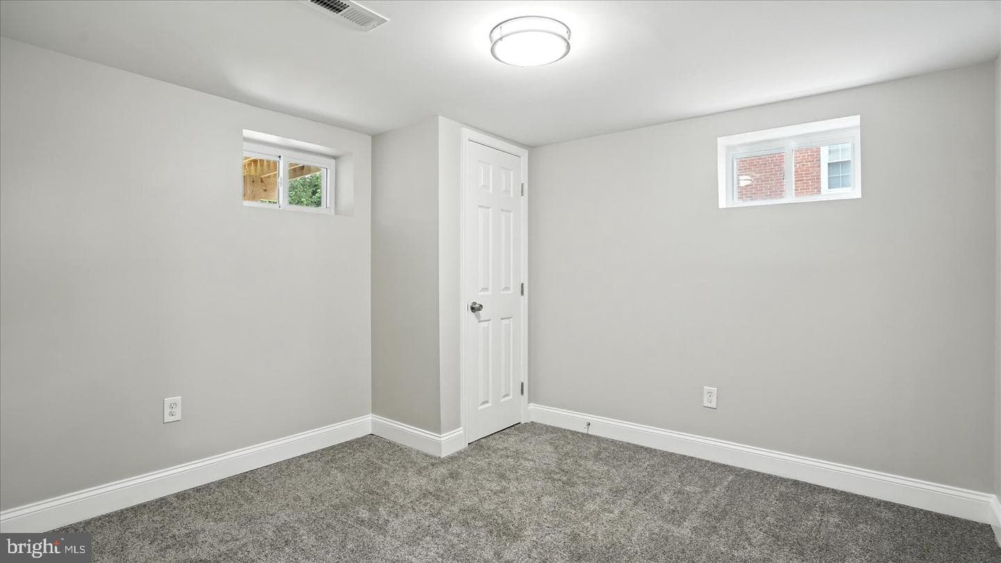 4703 Post Road photo 20