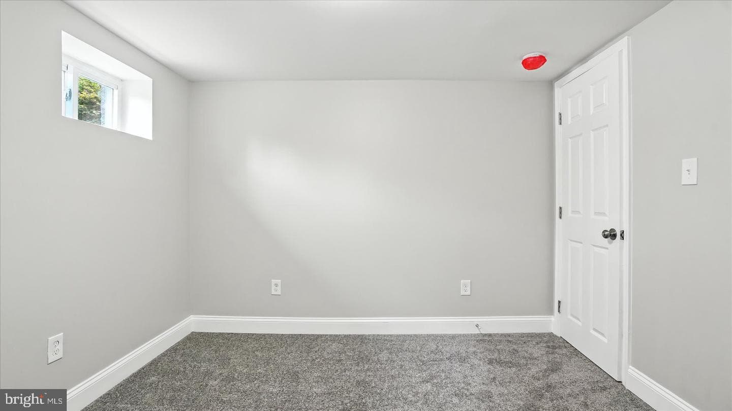 4703 Post Road photo 21