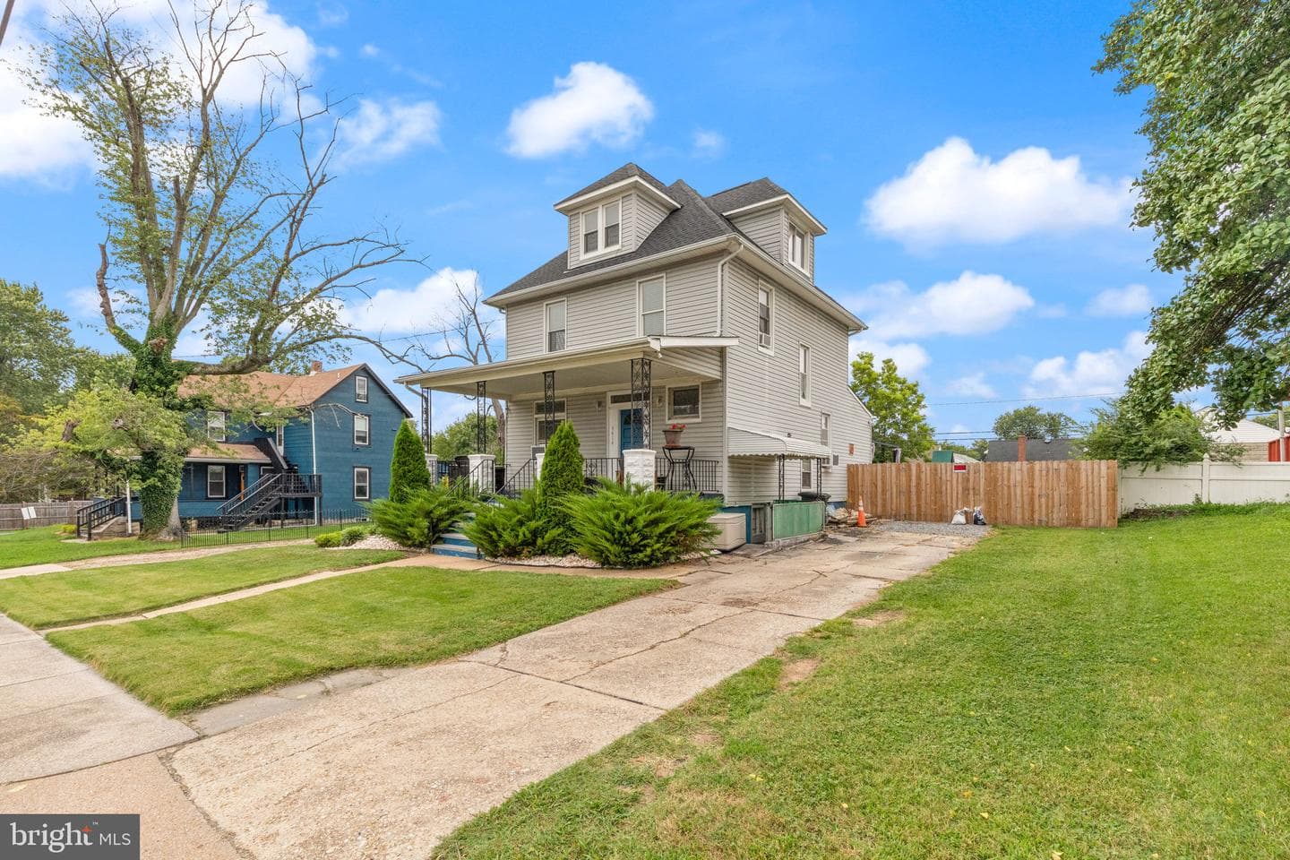4614 White Avenue photo 2
