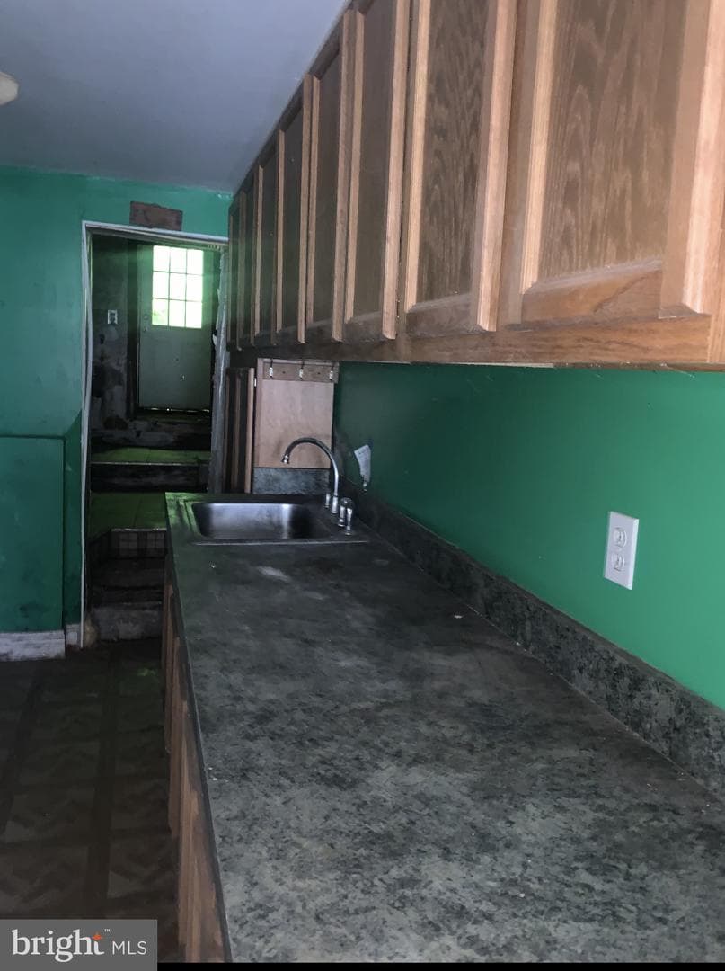 233 S Chapel Street photo 4