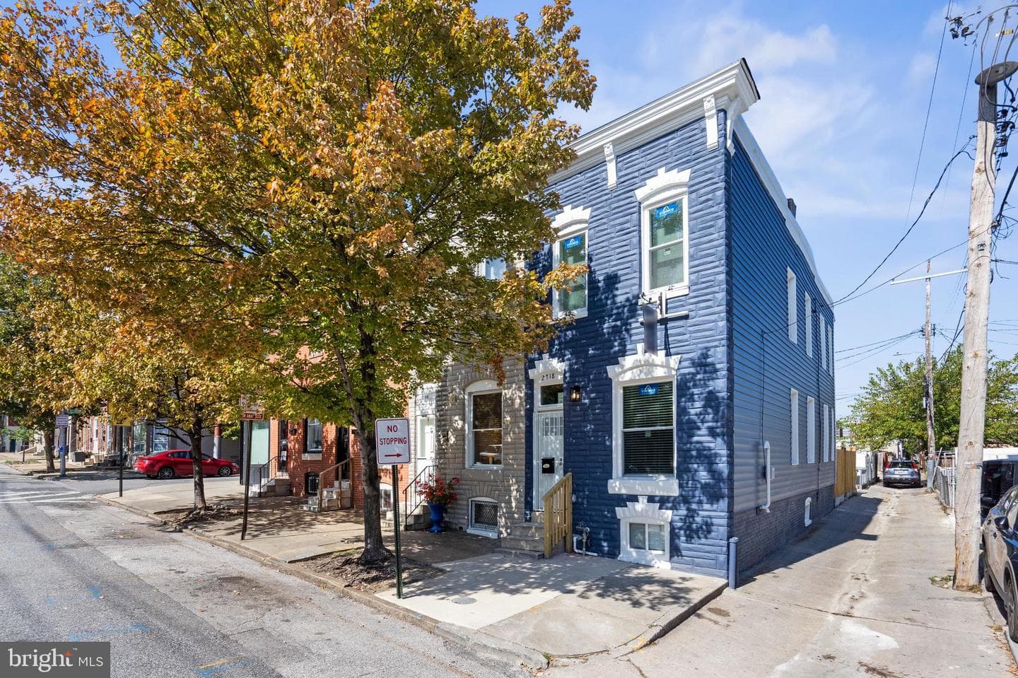 2718 E Fairmount Avenue photo 2