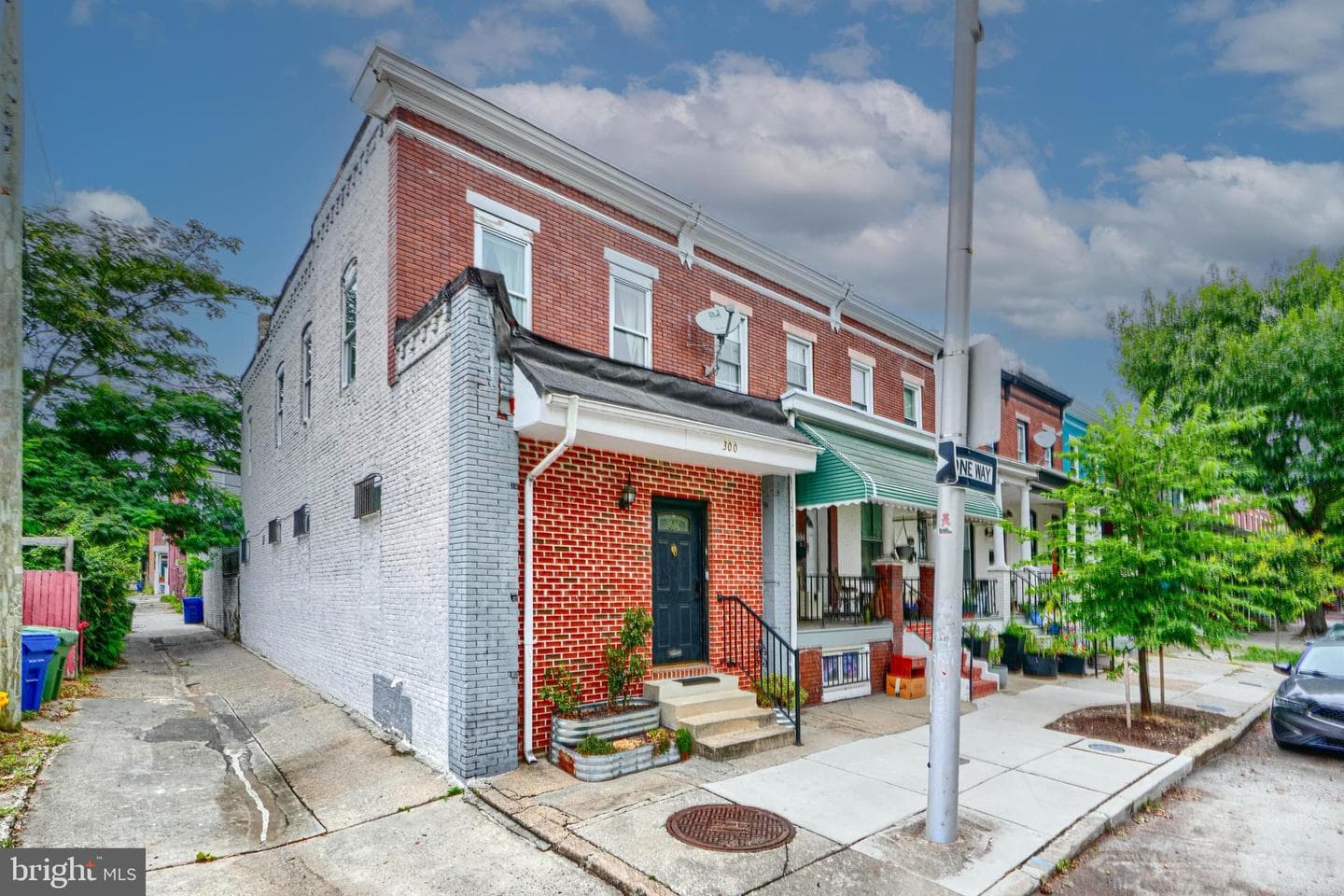 300 E 27th Street photo 1