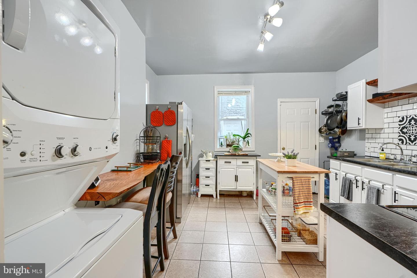 300 E 27th Street photo 14
