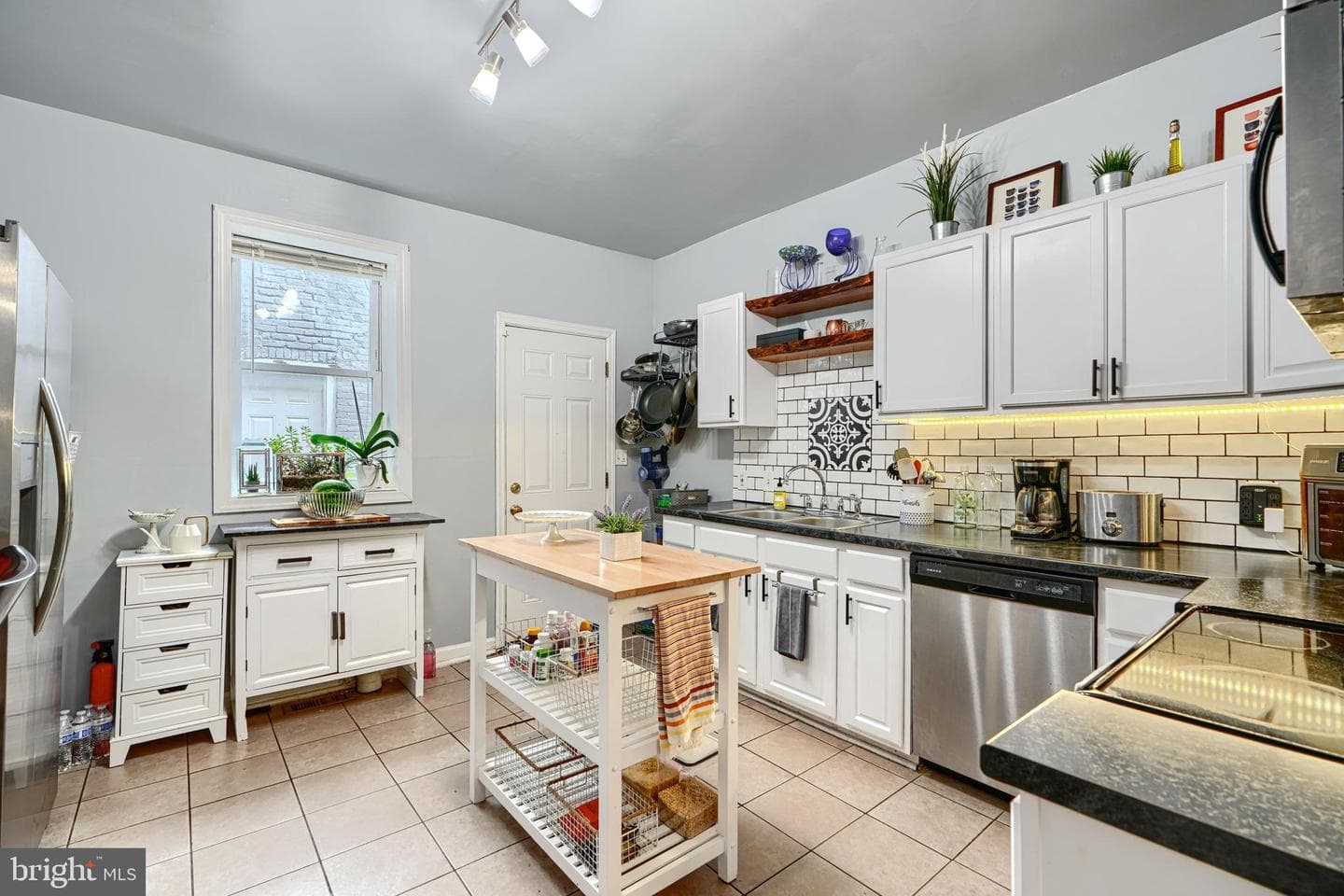 300 E 27th Street photo 17