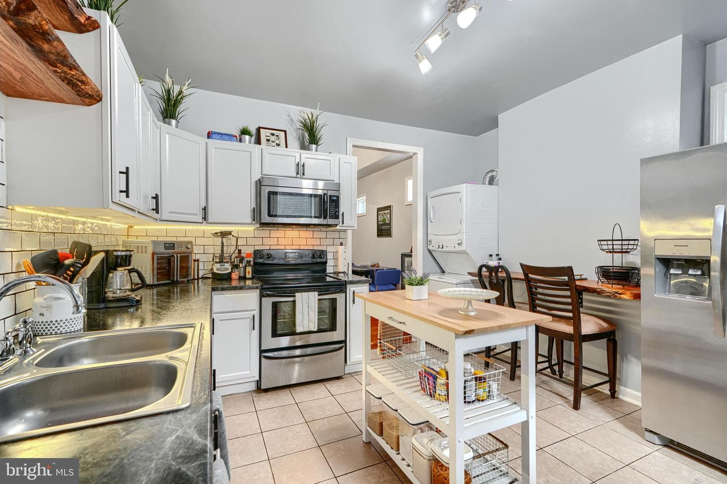 300 E 27th Street photo 19