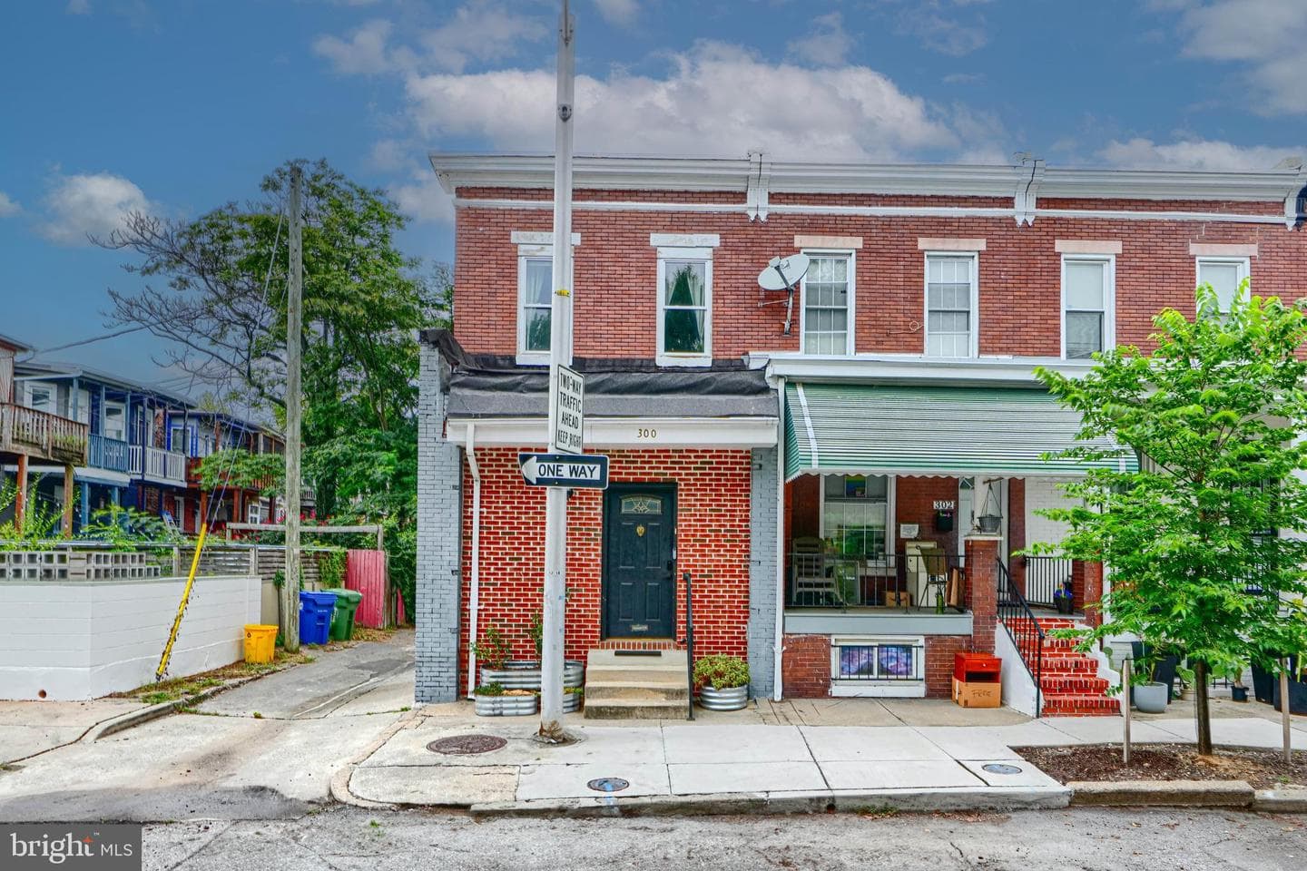 300 E 27th Street photo 2