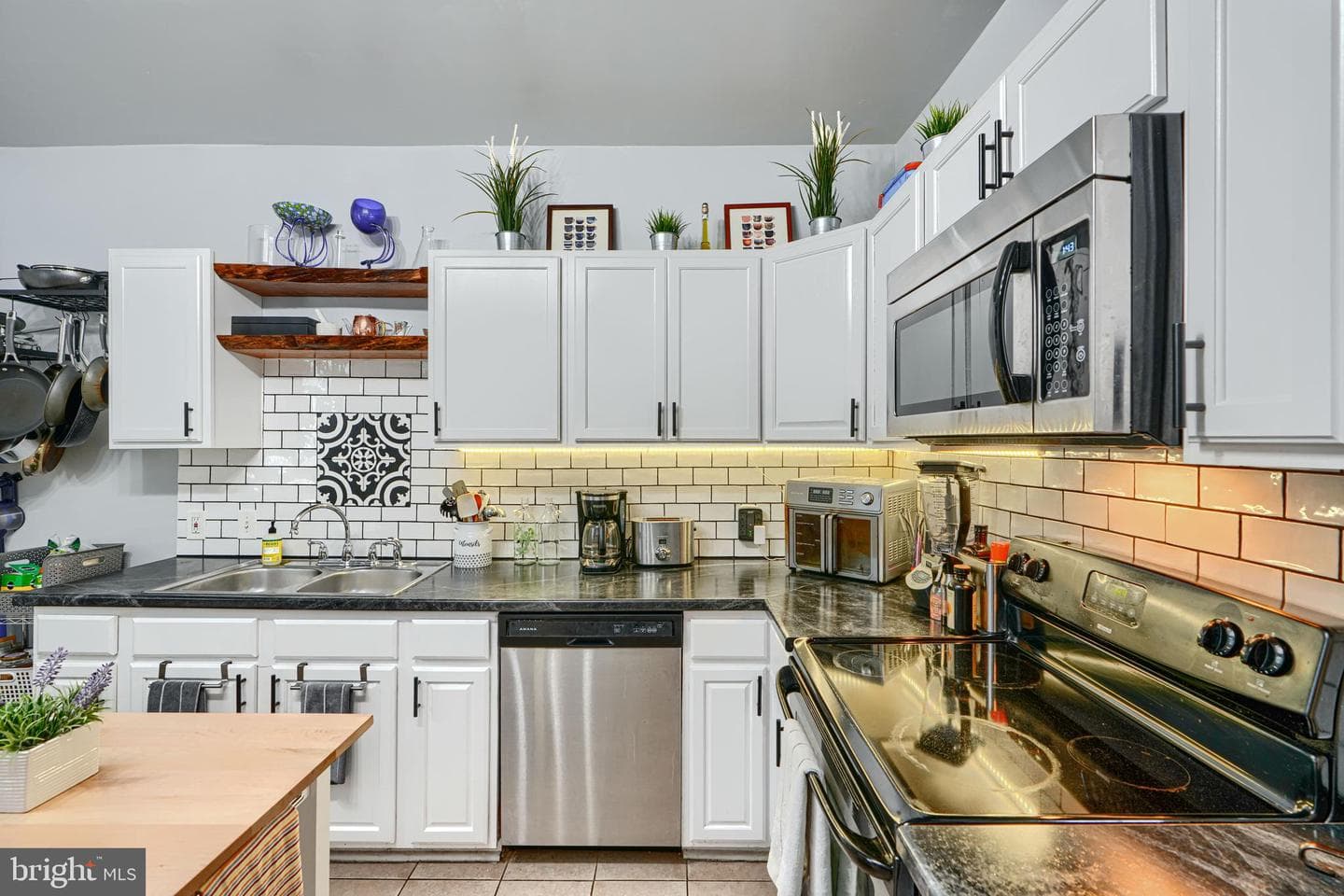 300 E 27th Street photo 22