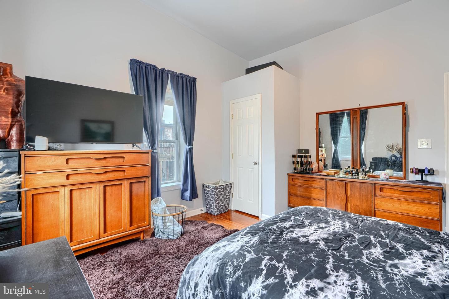 300 E 27th Street photo 26