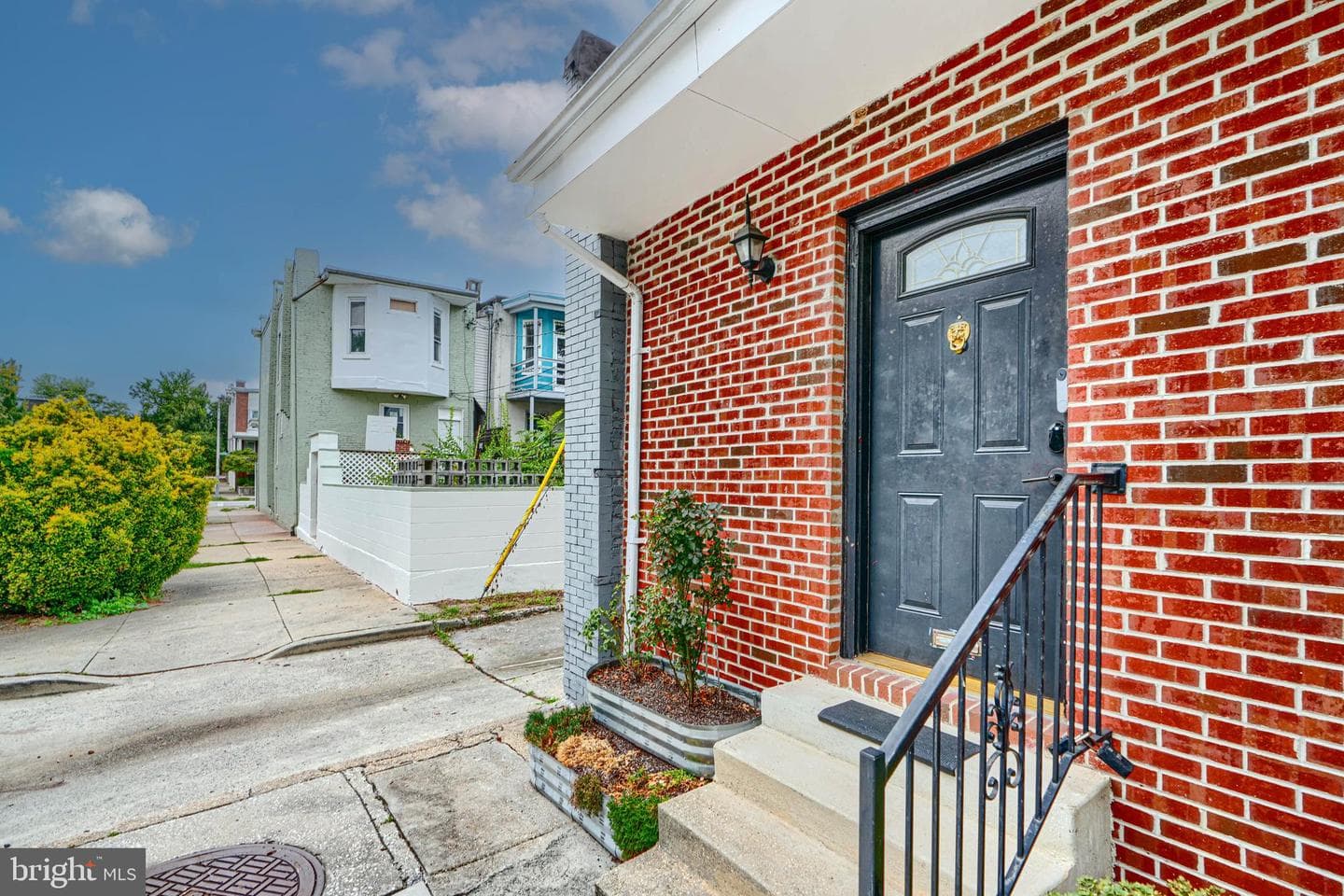 300 E 27th Street photo 3
