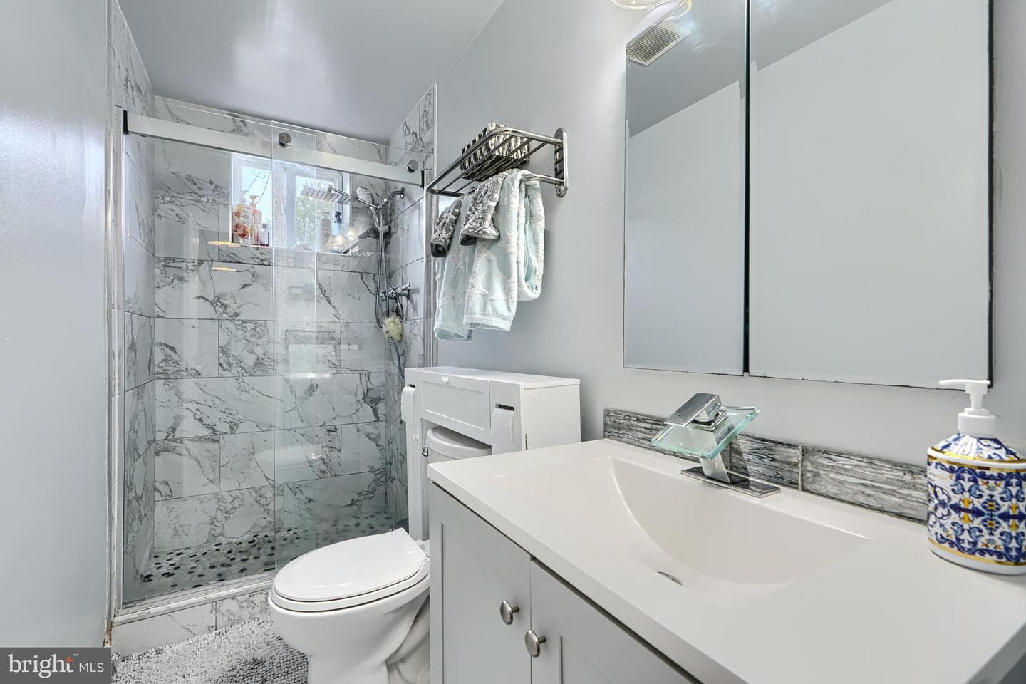 300 E 27th Street photo 34