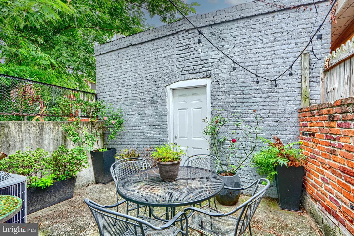 300 E 27th Street photo 37