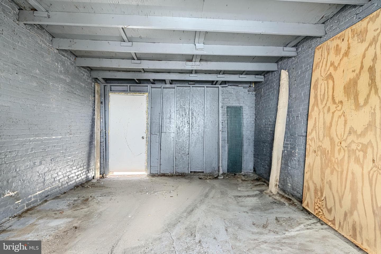 300 E 27th Street photo 39