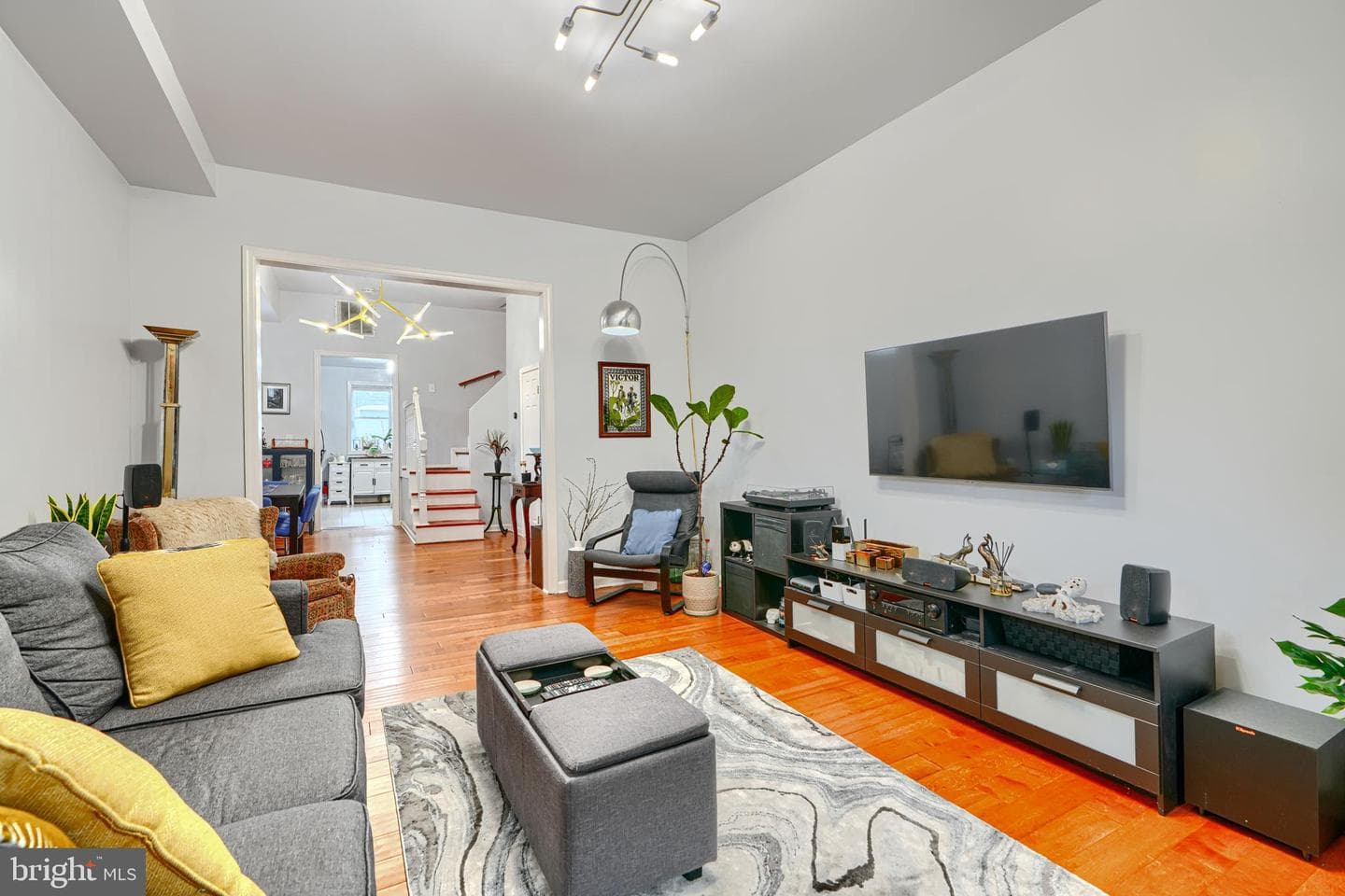 300 E 27th Street photo 8