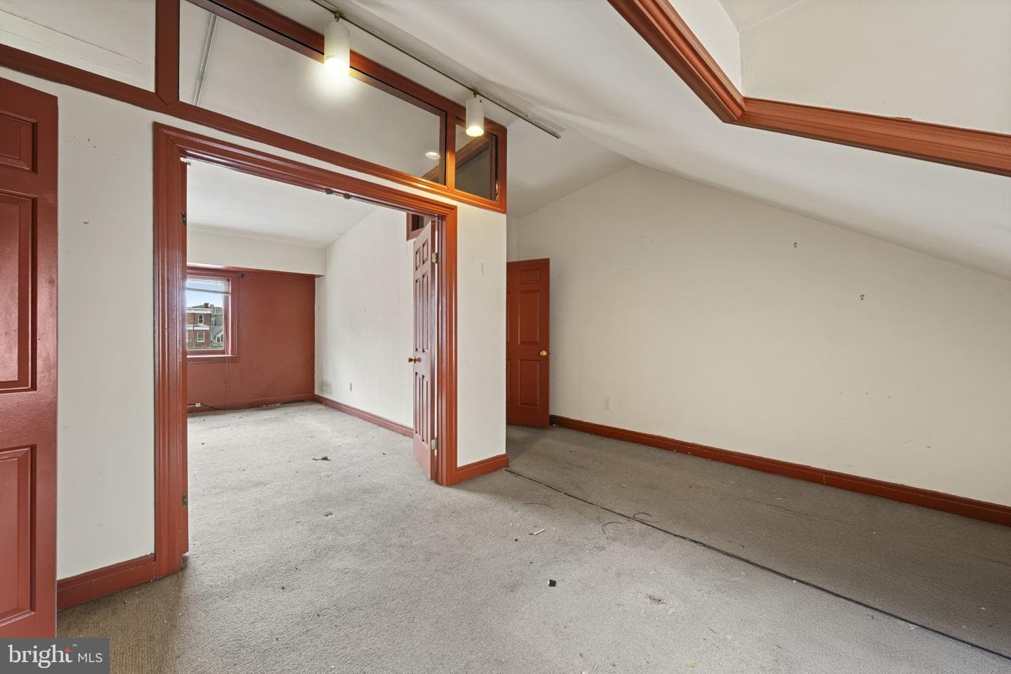 8 E Mulberry Street photo 27
