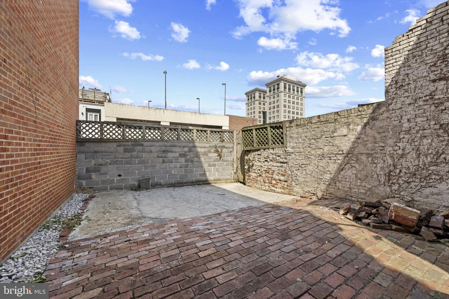 8 E Mulberry Street photo 33