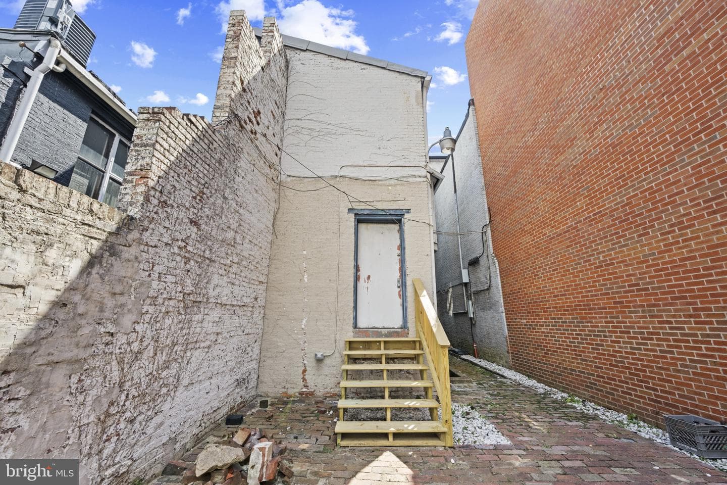 8 E Mulberry Street photo 35