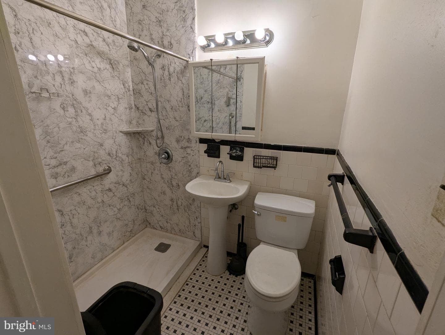 4029 Cedardale Road photo 10