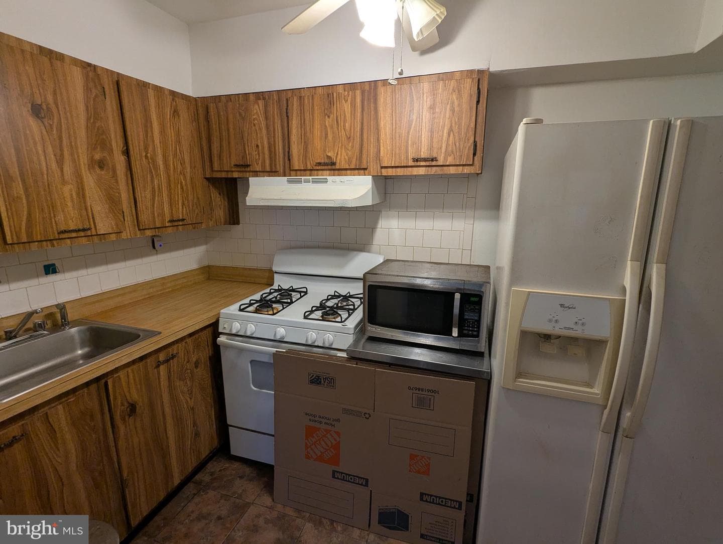 4029 Cedardale Road photo 3