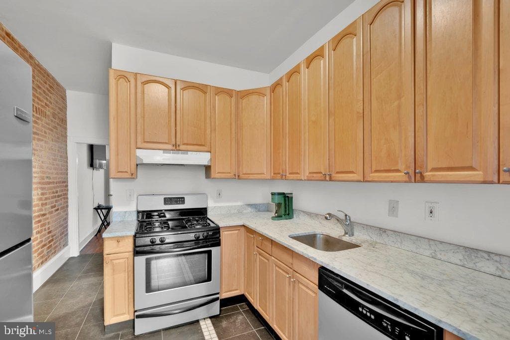 1225 S Hanover Street photo 10