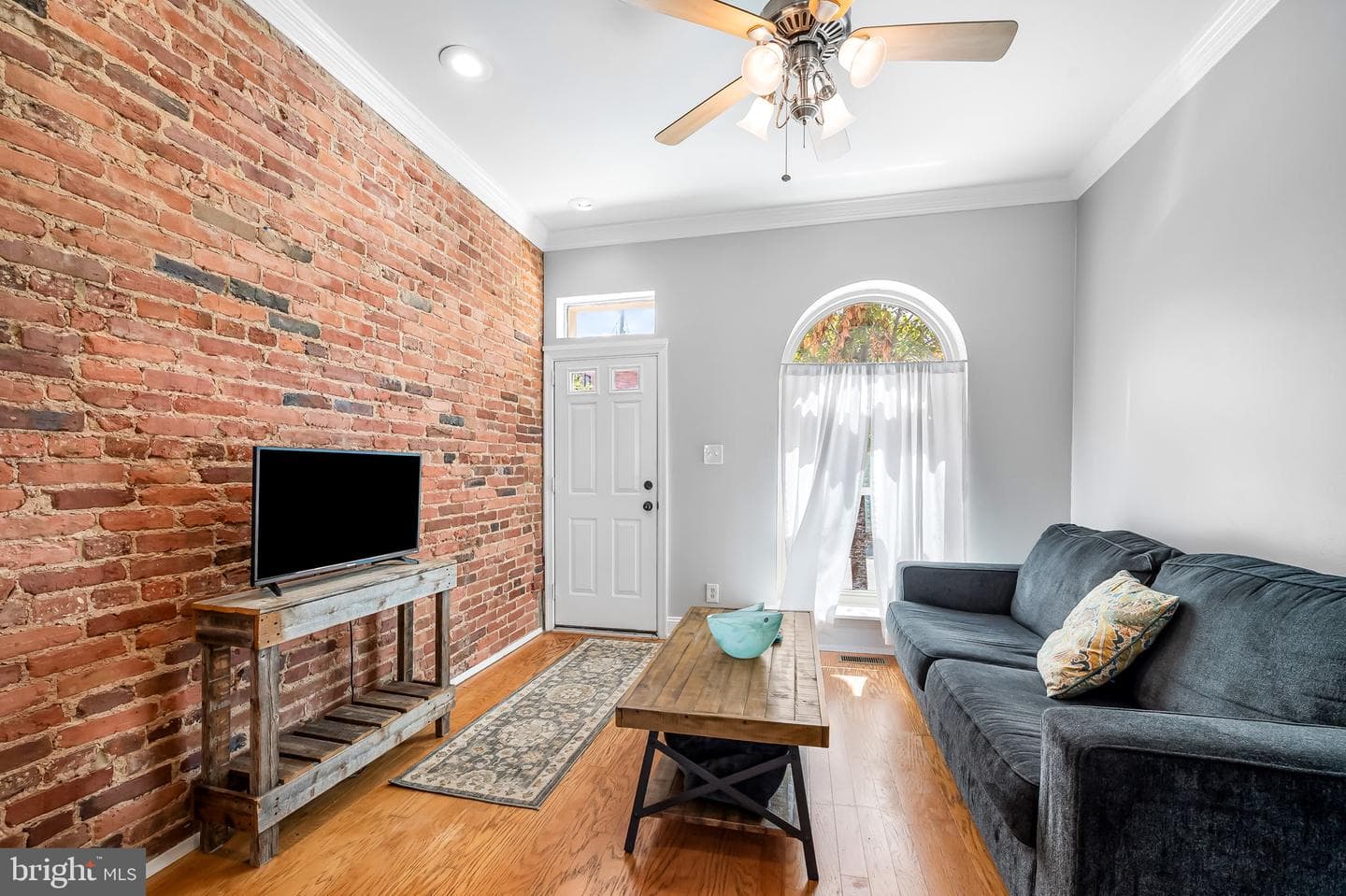 2718 Dillon Street photo 8