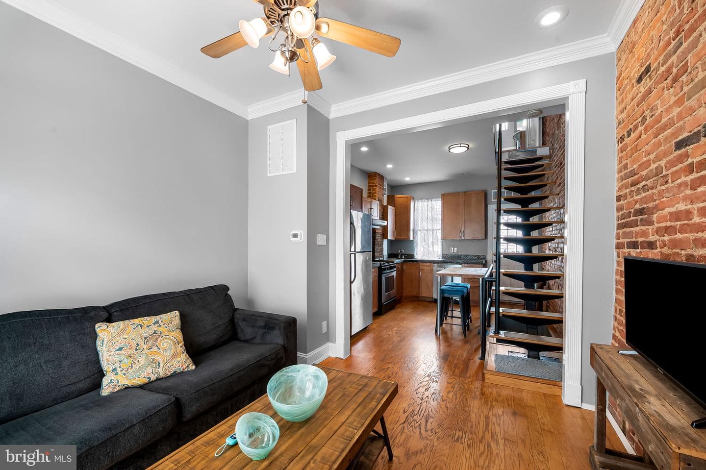 2718 Dillon Street photo 9