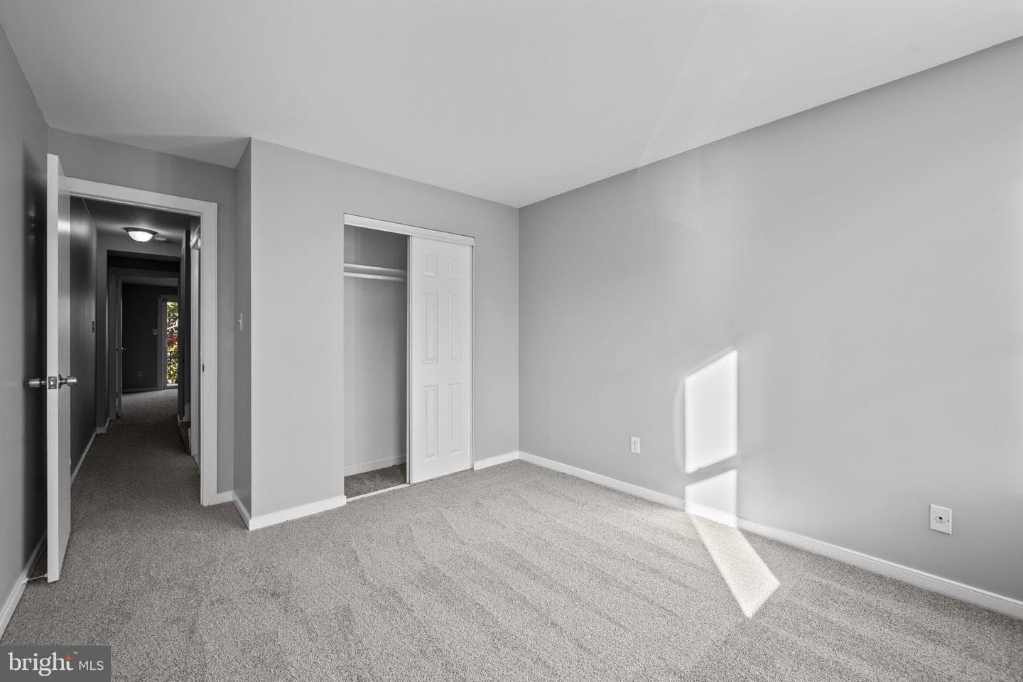 738 McHenry Street photo 19