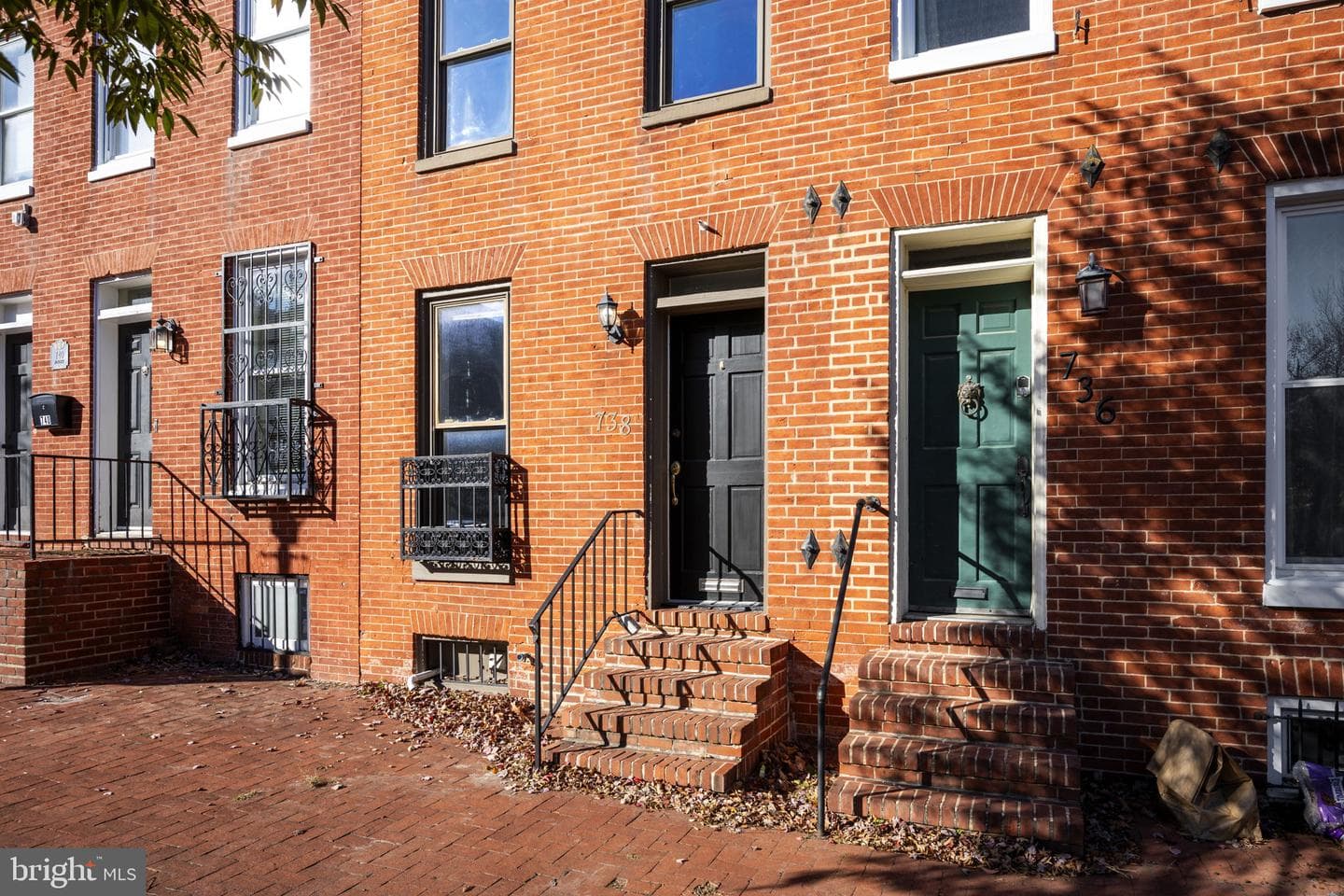 738 McHenry Street photo 2