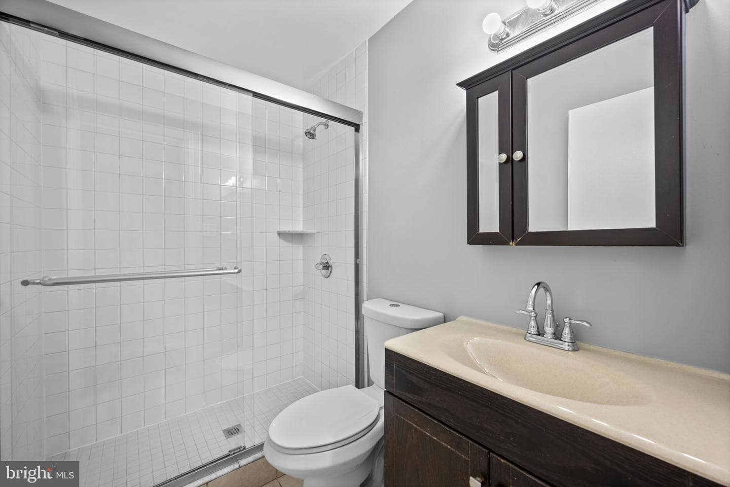 738 McHenry Street photo 20