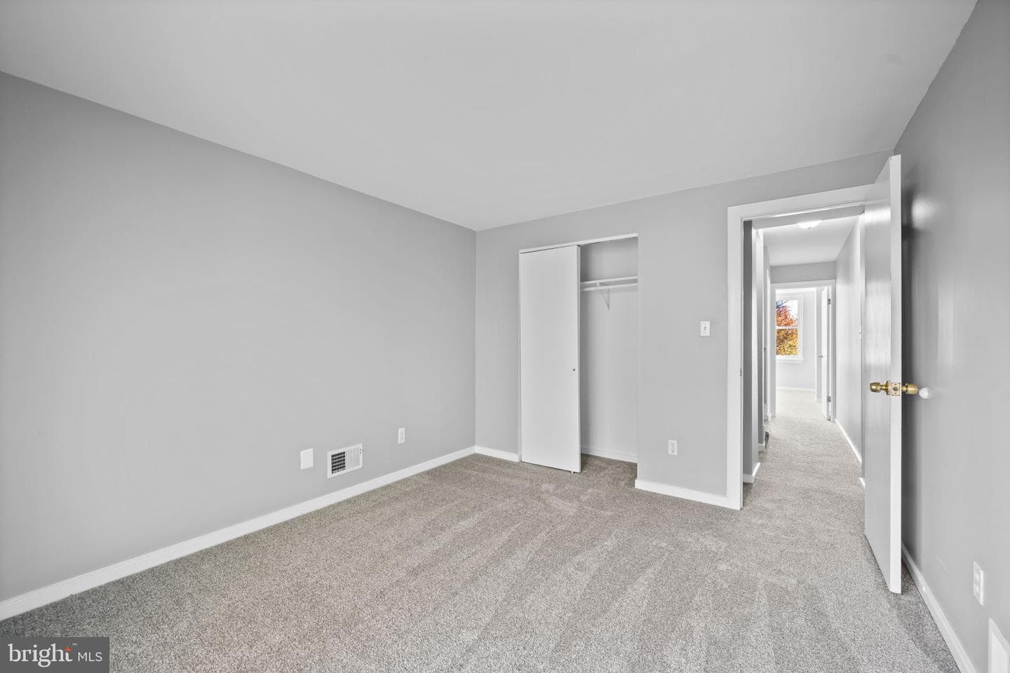 738 McHenry Street photo 23