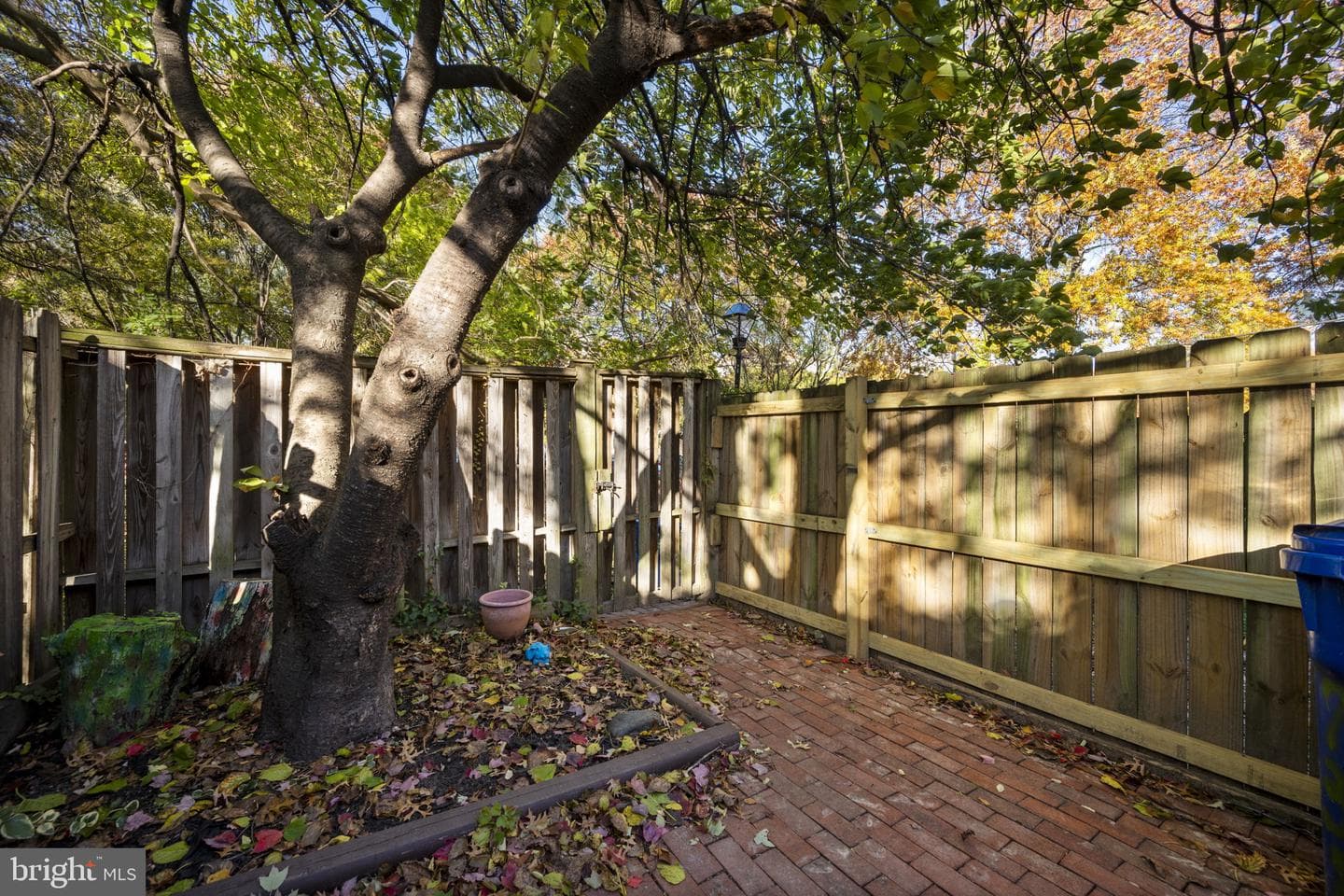 738 McHenry Street photo 36