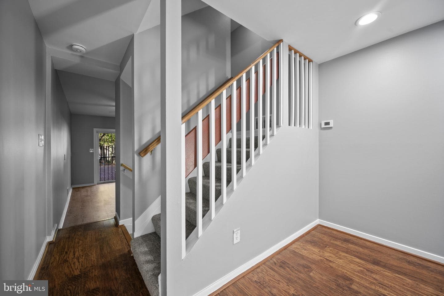 738 McHenry Street photo 7