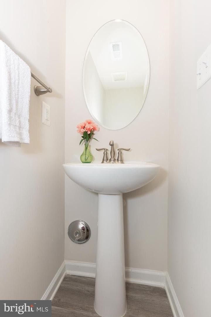 1015 Rutland Avenue photo 40