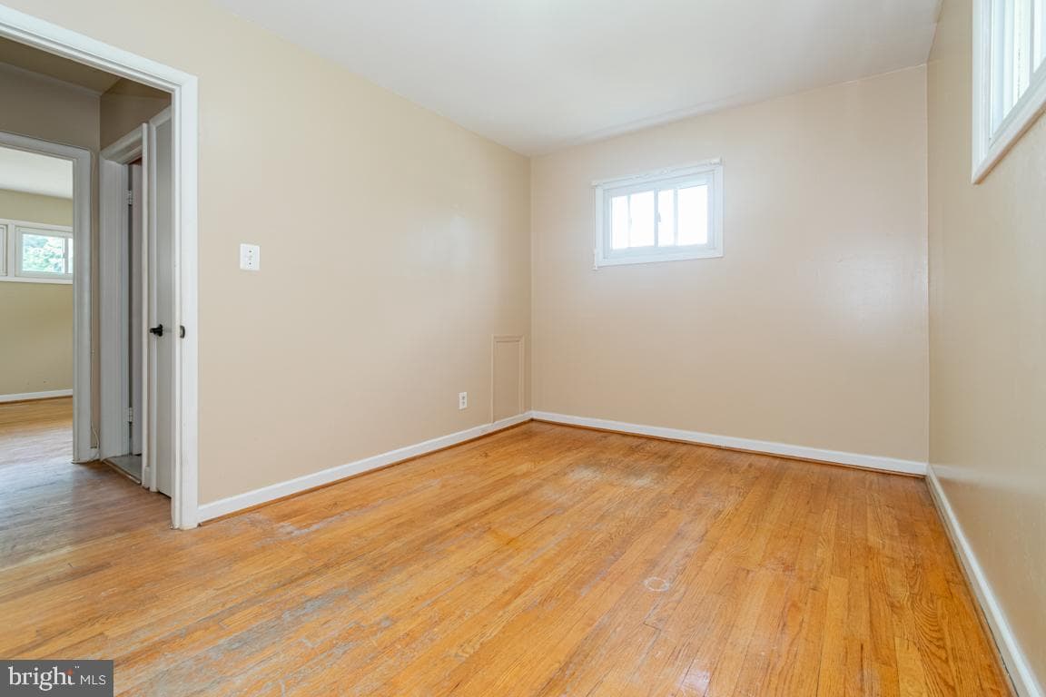 6407 Fernbank Avenue photo 10