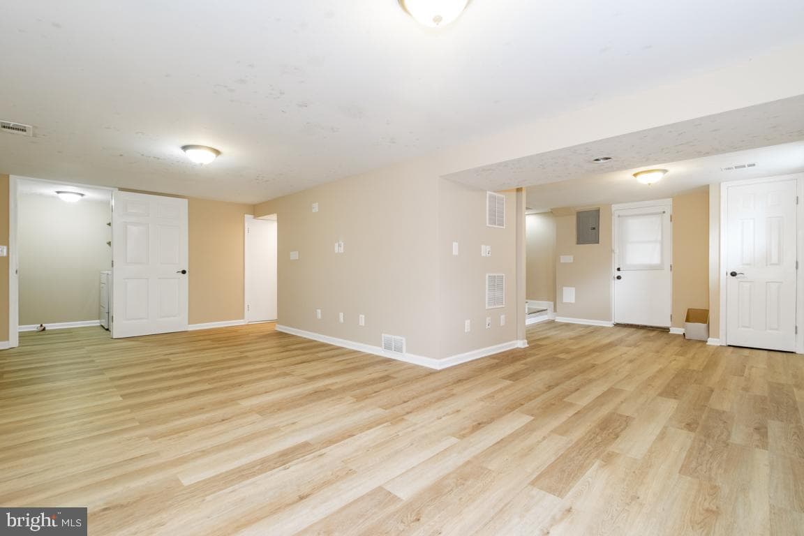 6407 Fernbank Avenue photo 12