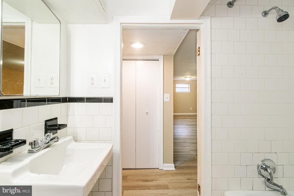6407 Fernbank Avenue photo 13