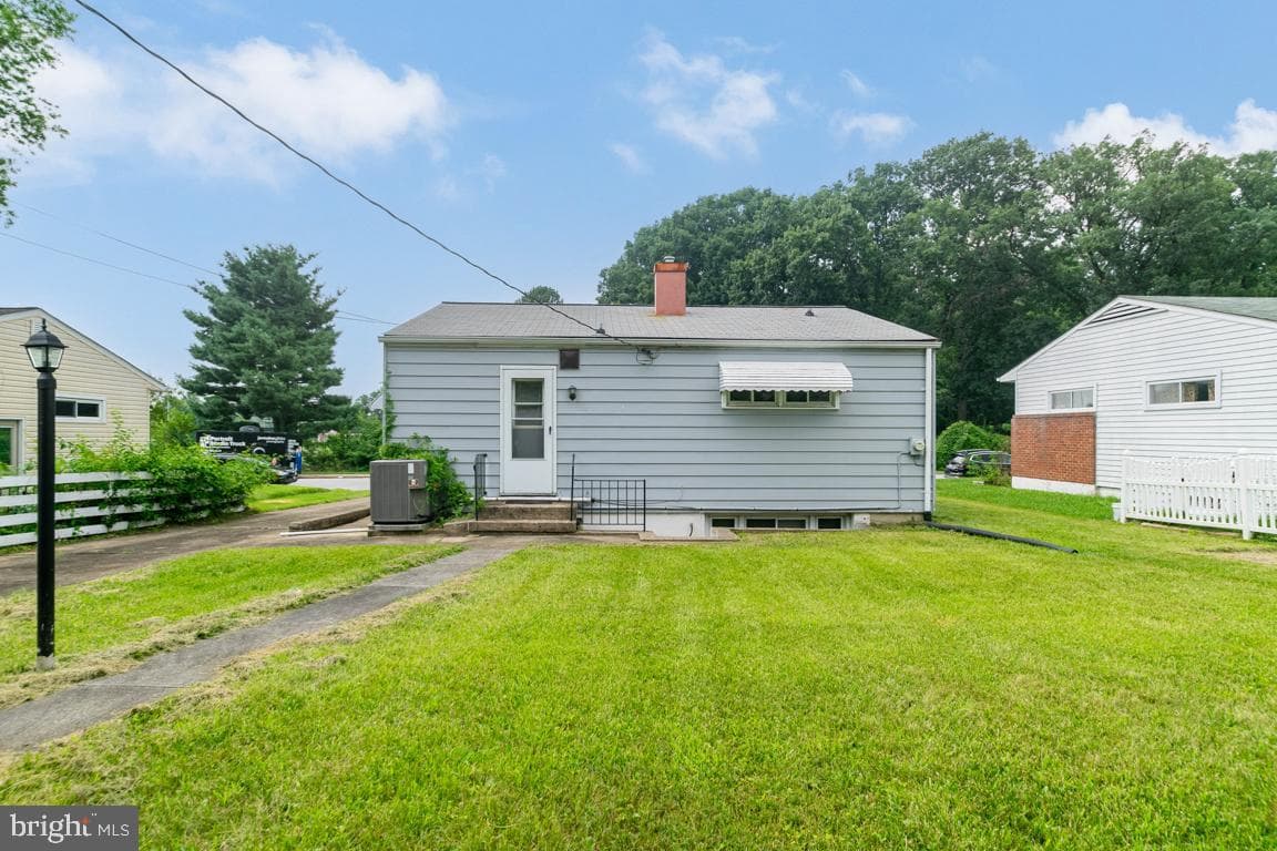 6407 Fernbank Avenue photo 15