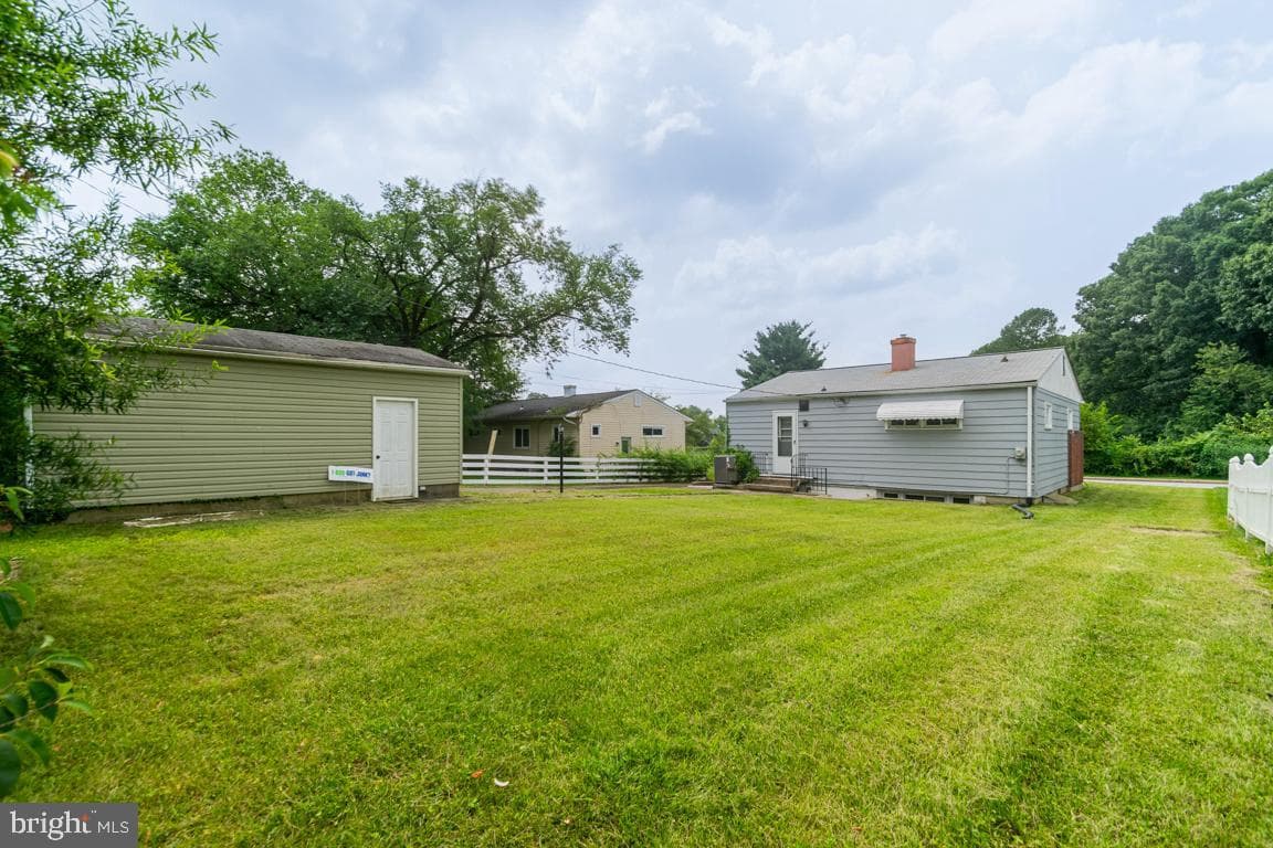 6407 Fernbank Avenue photo 16