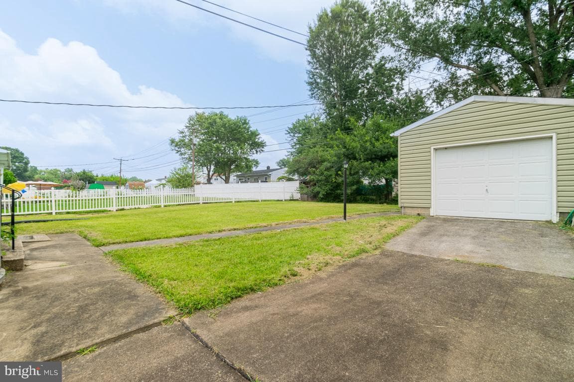6407 Fernbank Avenue photo 17