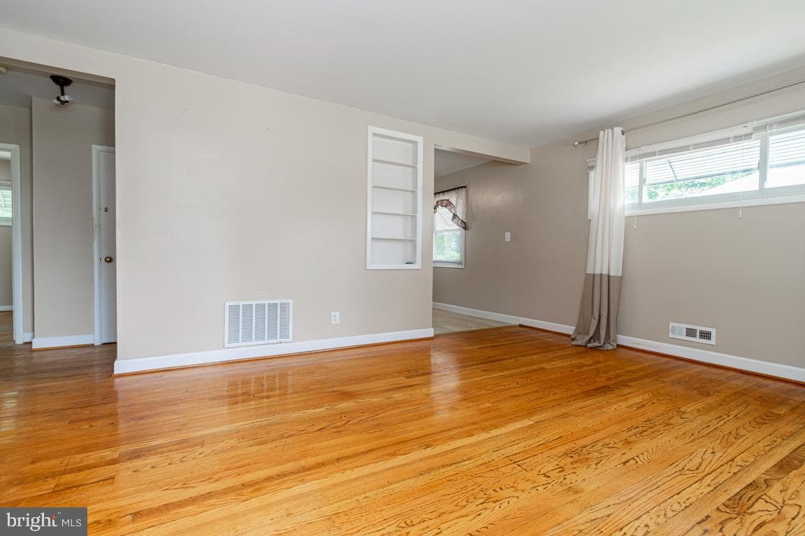 6407 Fernbank Avenue photo 3