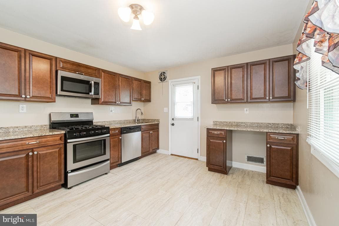 6407 Fernbank Avenue photo 7