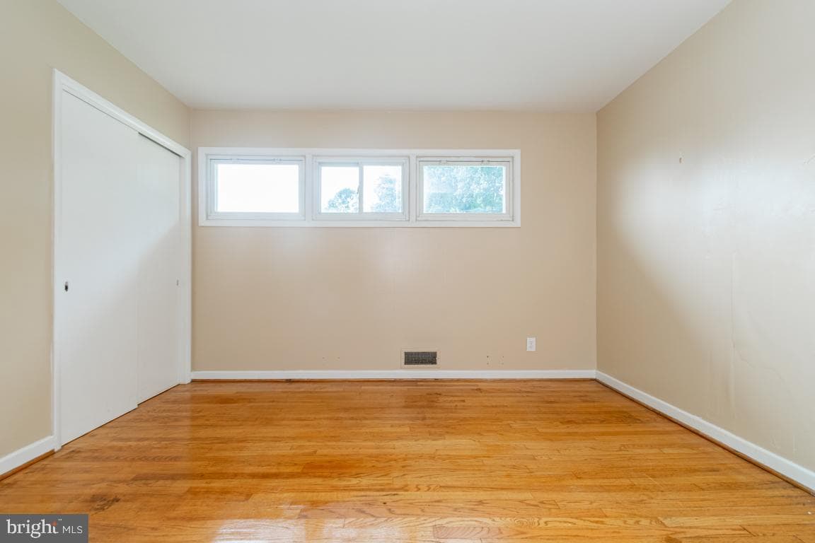 6407 Fernbank Avenue photo 9