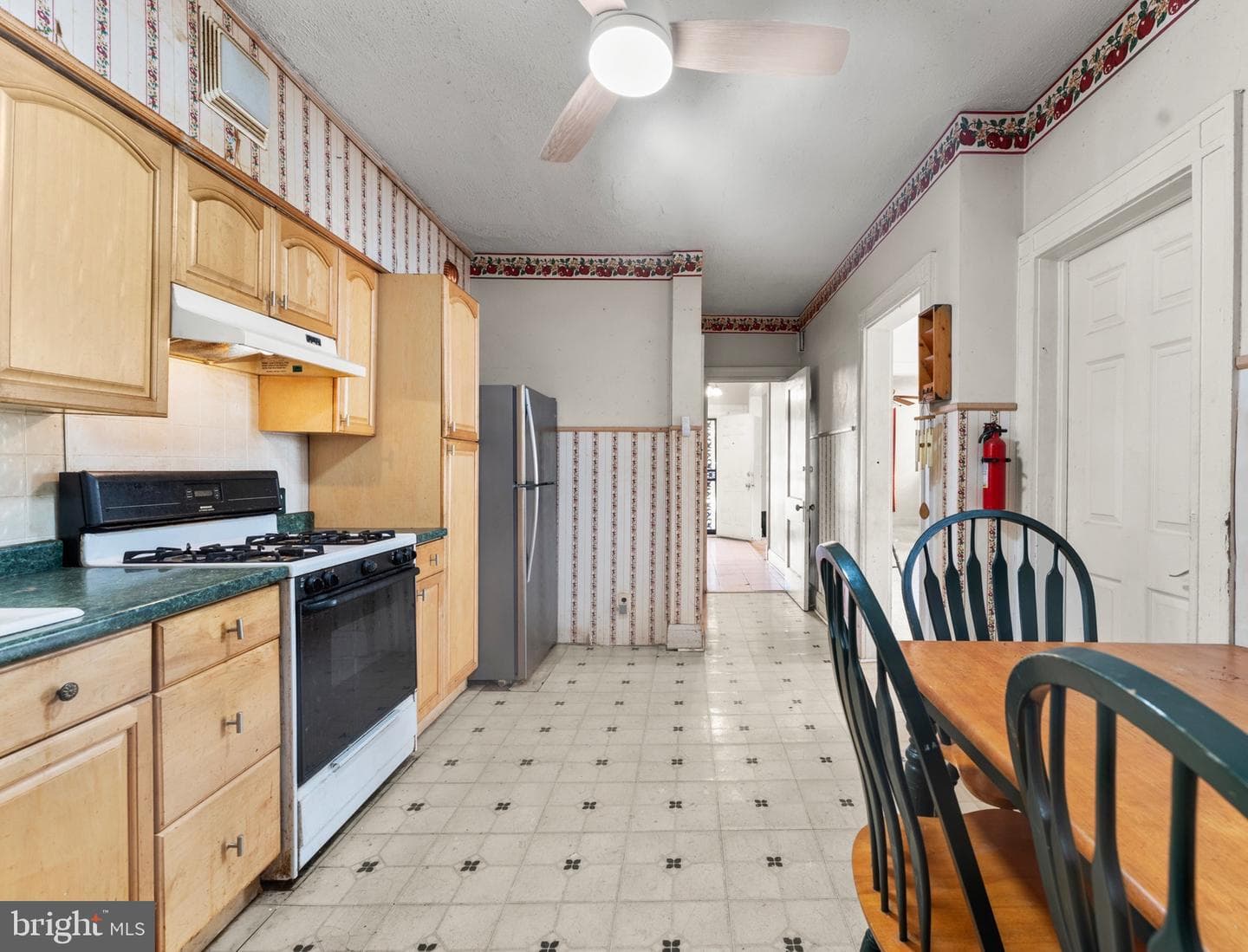 1715 Lakeside Avenue photo 9