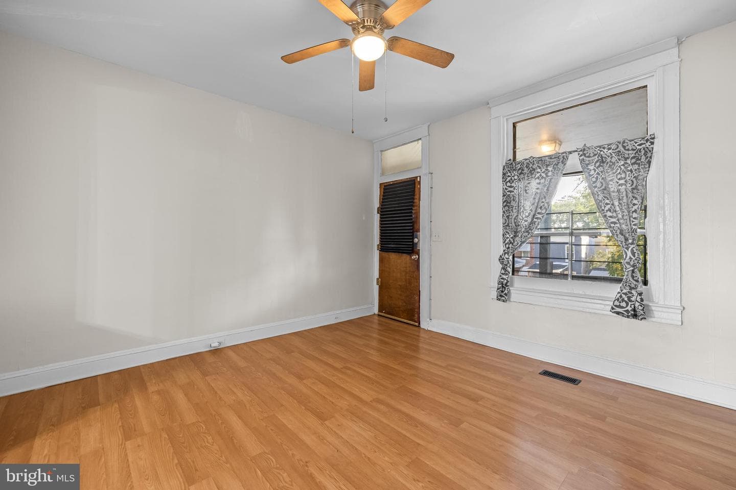618 Denison Street photo 19