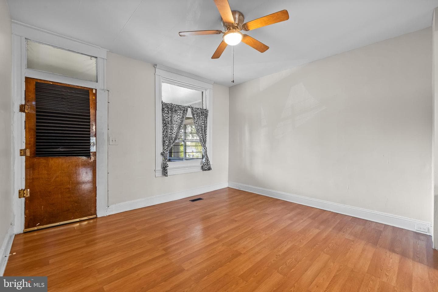 618 Denison Street photo 20