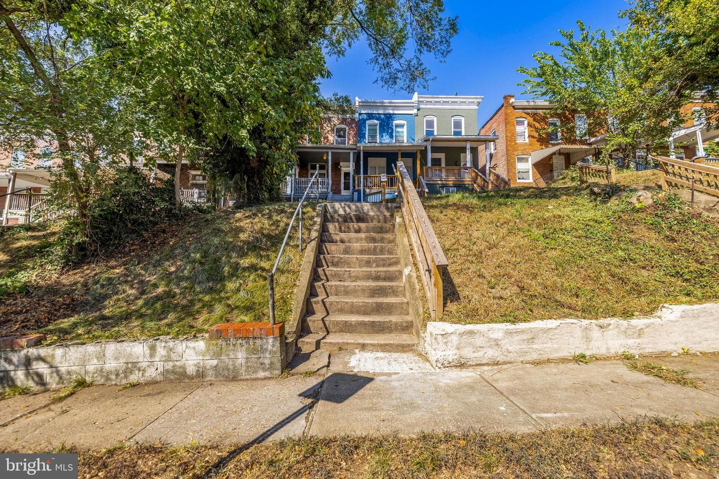 618 Denison Street photo 3