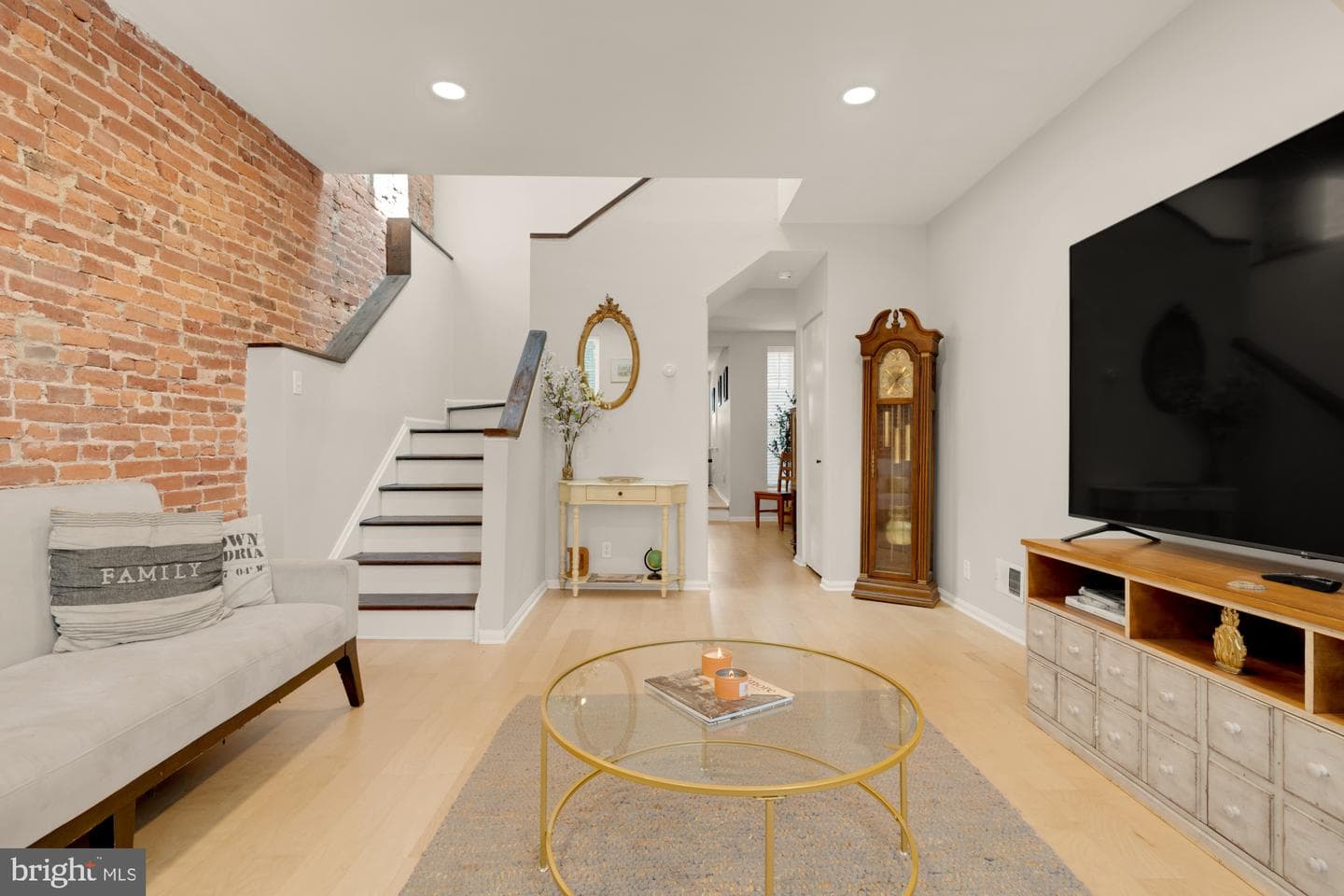 1037 S Hanover Street photo 6