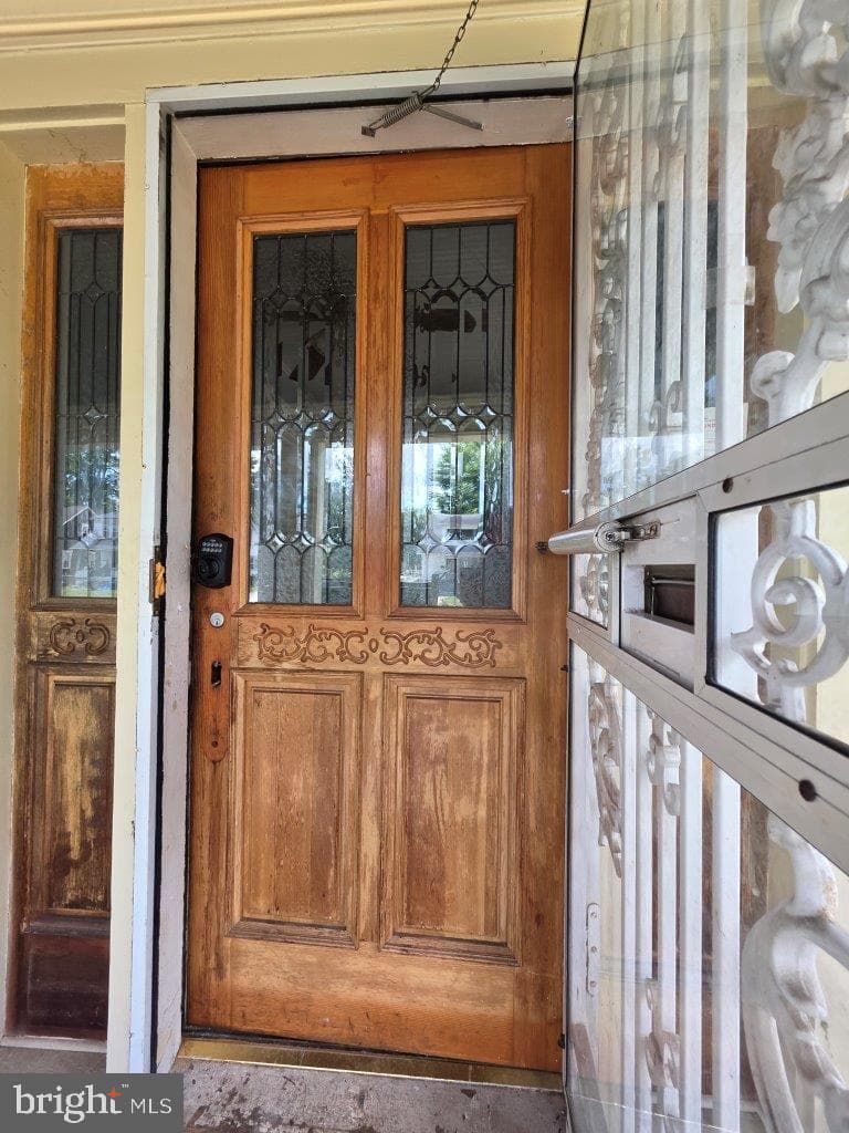 3818 Woodbine Avenue photo 2