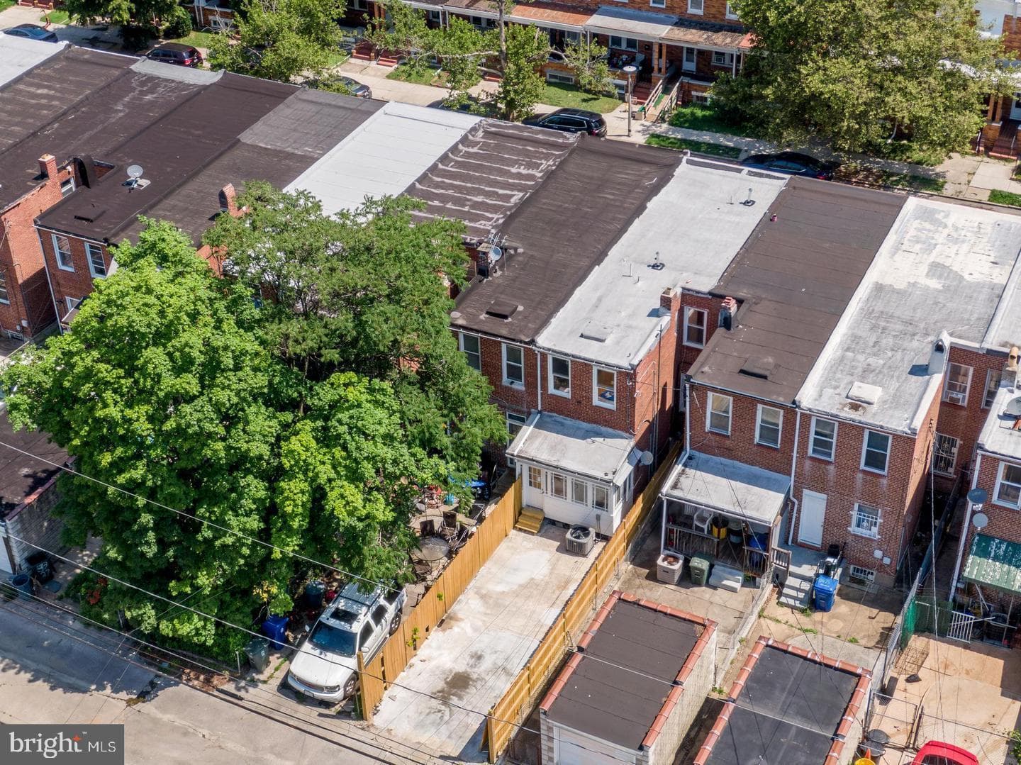 3335 Dudley Avenue photo 2
