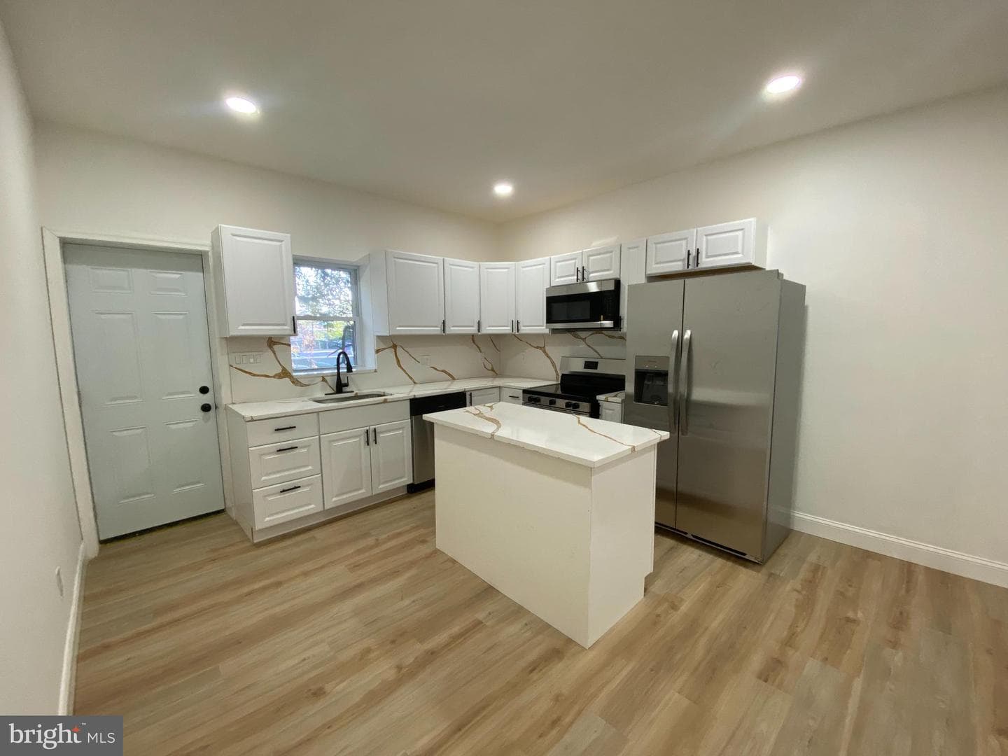 5235 Saint Charles Avenue photo 13